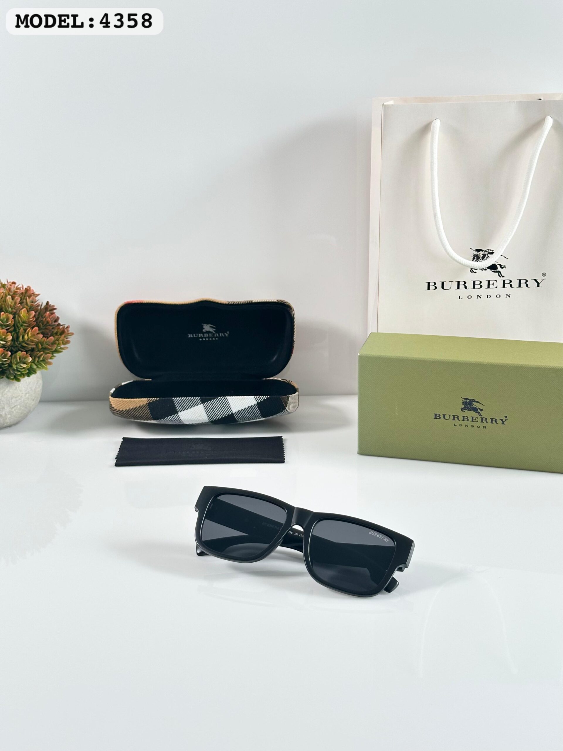 Burberry BE4358 square sunglasses - Image 4